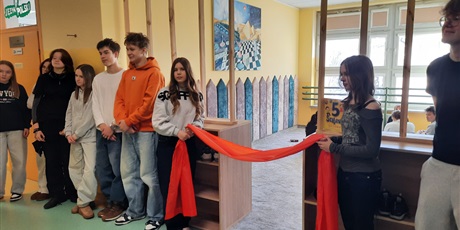 Powiększ grafikę: ciche-planszowki-nowe-miejsce-w-szkole-675875.jpg