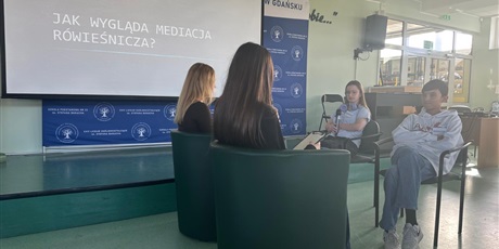 Powiększ grafikę: dzien-mediatora-w-zso2-717640.jpg