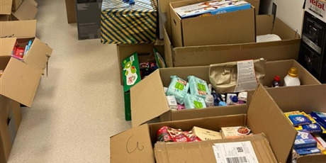 Powiększ grafikę: grudniowa-charytatywna-akcja-swiateczna-klasa-1-3-sp33-666504.jpg