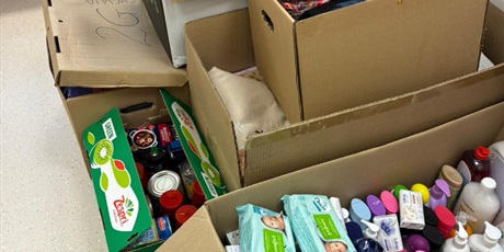 Powiększ grafikę: grudniowa-charytatywna-akcja-swiateczna-klasa-1-3-sp33-666506.jpg