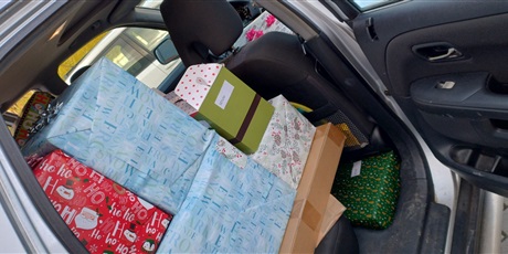 Powiększ grafikę: grudniowa-charytatywna-akcja-swiateczna-klasa-1-3-sp33-666507.jpg