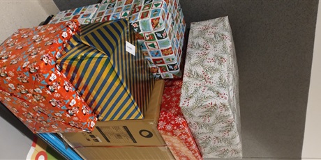 Powiększ grafikę: grudniowa-charytatywna-akcja-swiateczna-klasa-1-3-sp33-666508.jpg