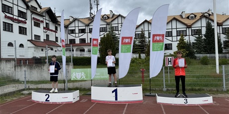Sukcesy uczniów SP nr 33 w „GDAŃSKICH CZWARTKACH LEKKOATLETYCZNYCH”