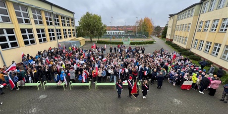 Pierwszy Szkolny Marsz Niepodległości ulicami Osowej 