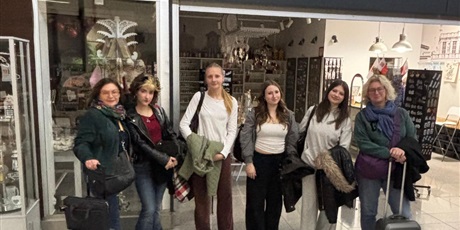 Powiększ grafikę: wear-to-care-sustainable-fashion-for-a-thirst-free-world-mobilnosc-w-grecji-660558.jpg