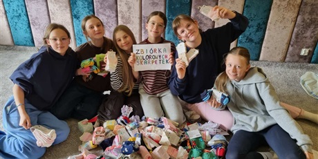 Zbiórka kolorowych skarpetek zakończyła się ogromnym sukcesem.