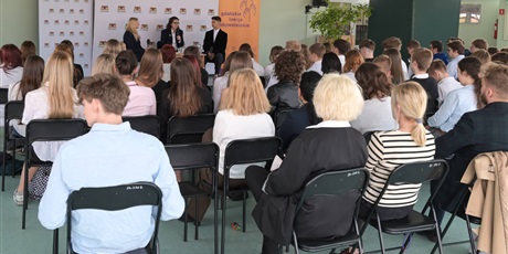 Powiększ grafikę: zapraszamy-rodzicow-na-wywiadowki-687540.jpg