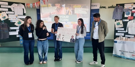 Powiększ grafikę: zerowki-w-fabryce-elfow-690594.jpg