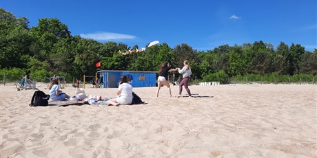 Powiększ grafikę: CZERWIEC - Latawce i piknik na plaży