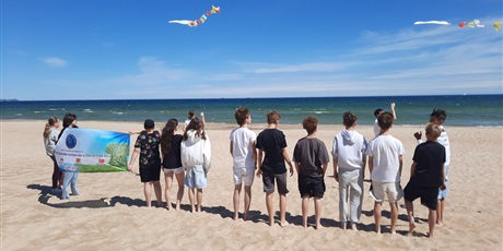 Powiększ grafikę: CZERWIEC - Latawce i piknik na plaży