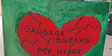 Powiększ grafikę: GARBAGE BREAKS MY HEART