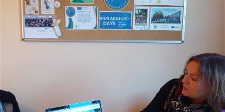 Powiększ grafikę: Październik - dzielimy się 