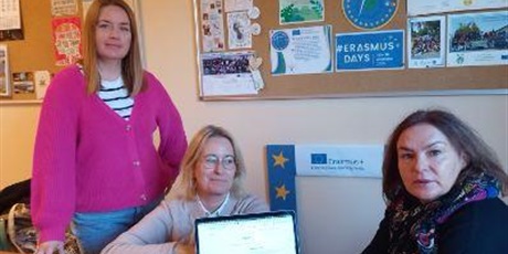 Powiększ grafikę: Październik - dzielimy się 